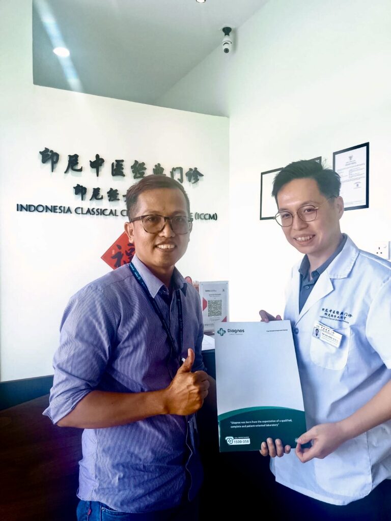 Kolaborasi Diagnos healthcare oleh Bpk Syam sebagai supervisor Diagnos Batam dengan Praktisi ICCM, Sinshe Jeffri Tay Kai Wen