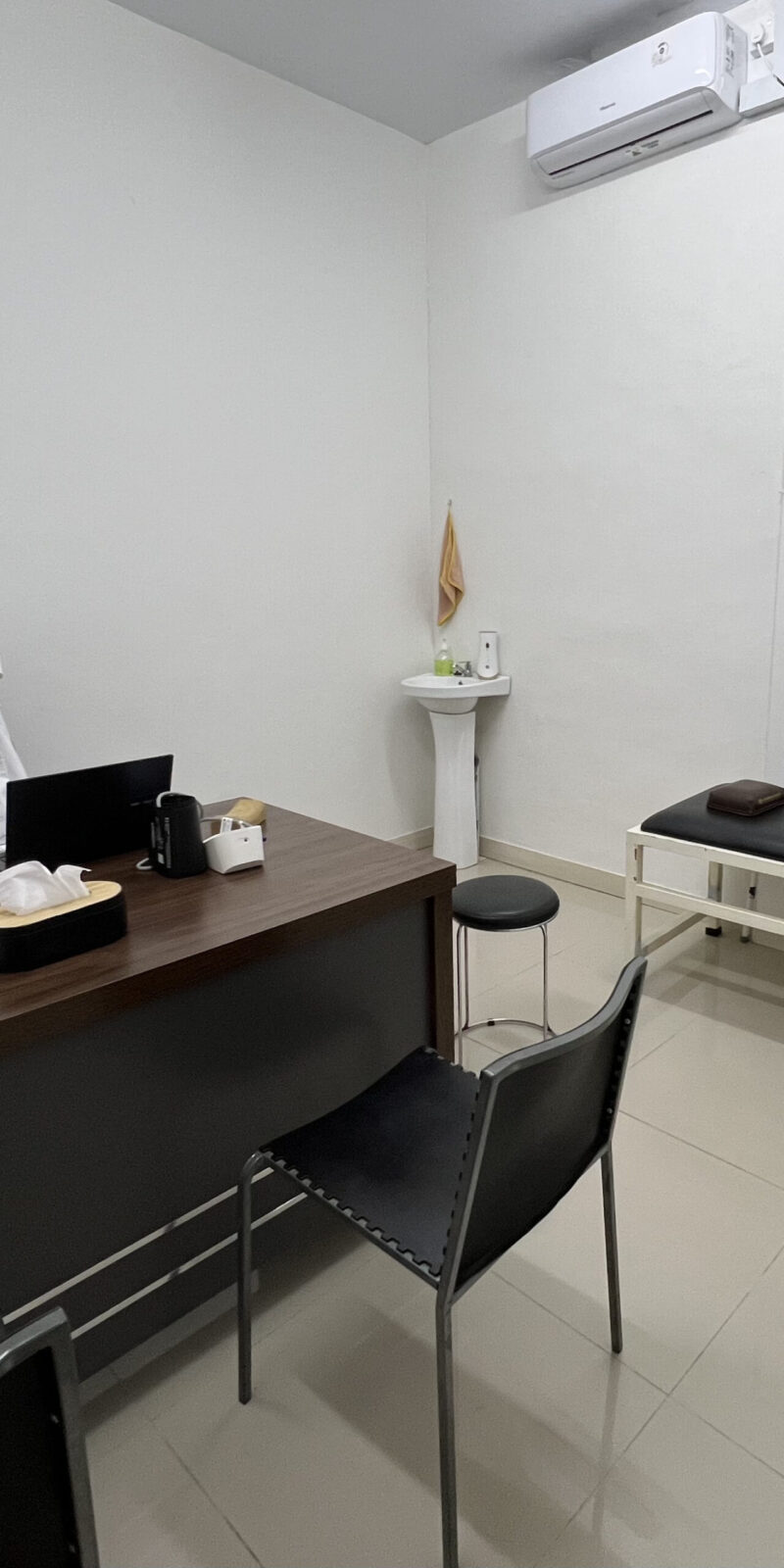 Ruang konsultasi Sinshe di ICCM Batam