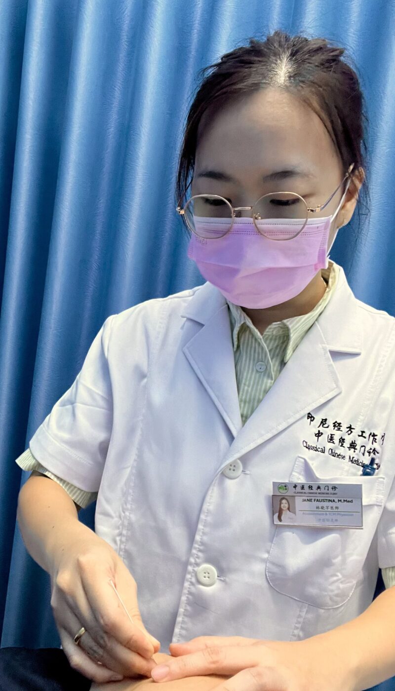 Akupuntur di ICCM Klinik TCM Batam